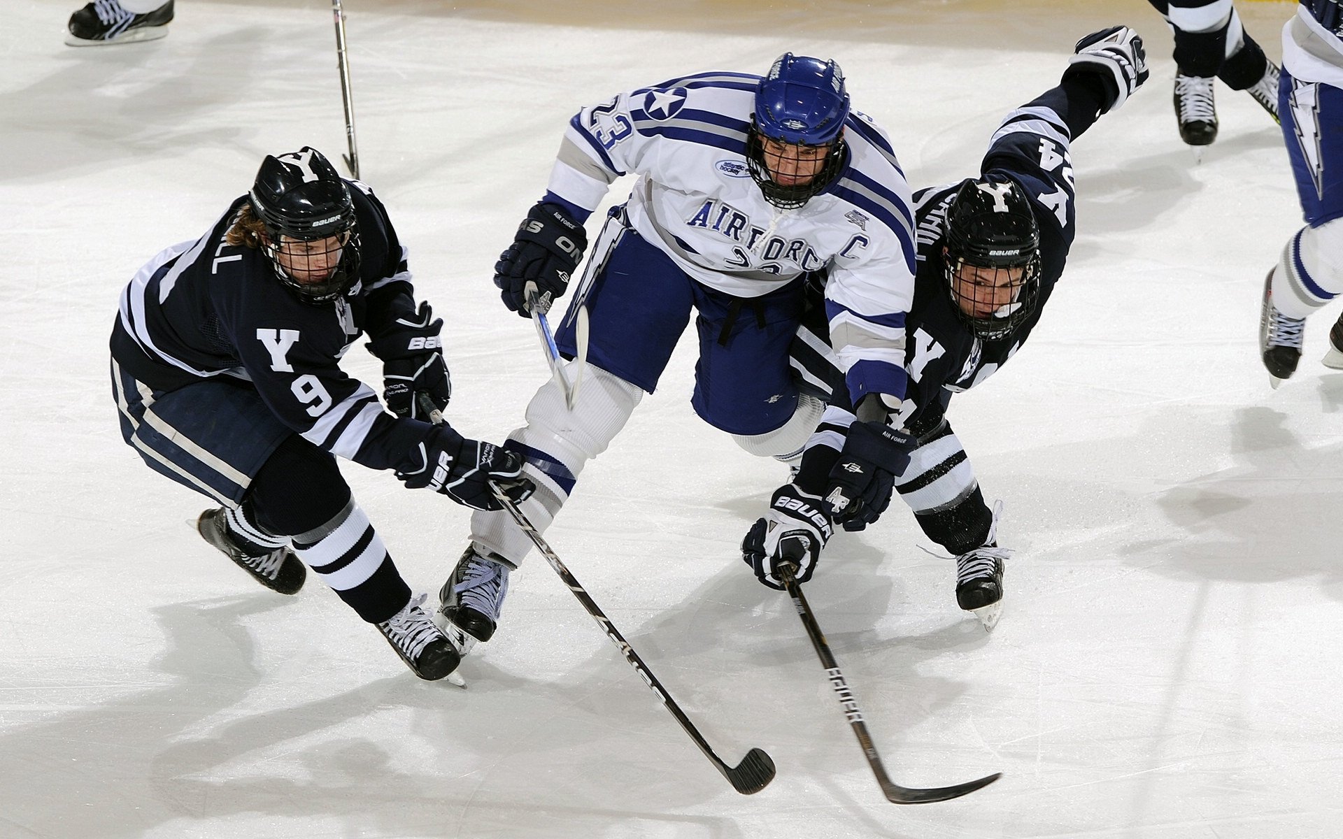 克莱展现巨星价值，广厦队连续得分压制公牛